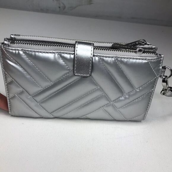 Michael Kors Peyton Lg Wristlet NWT - Picture 3 of 6